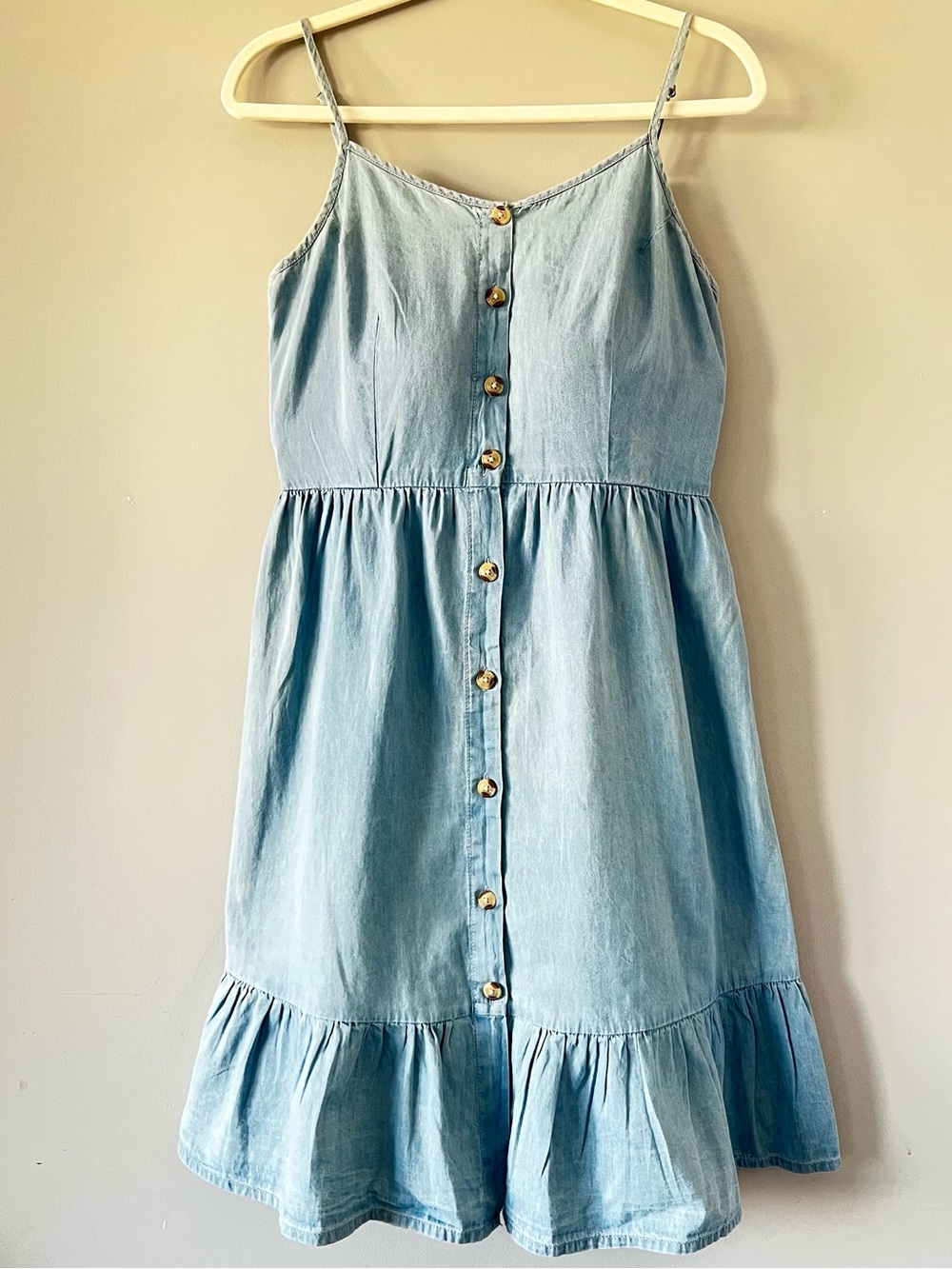 NWOT Dress Adjustable Spaghetti Strap, Smocking in Back with Ruffle Bottom.